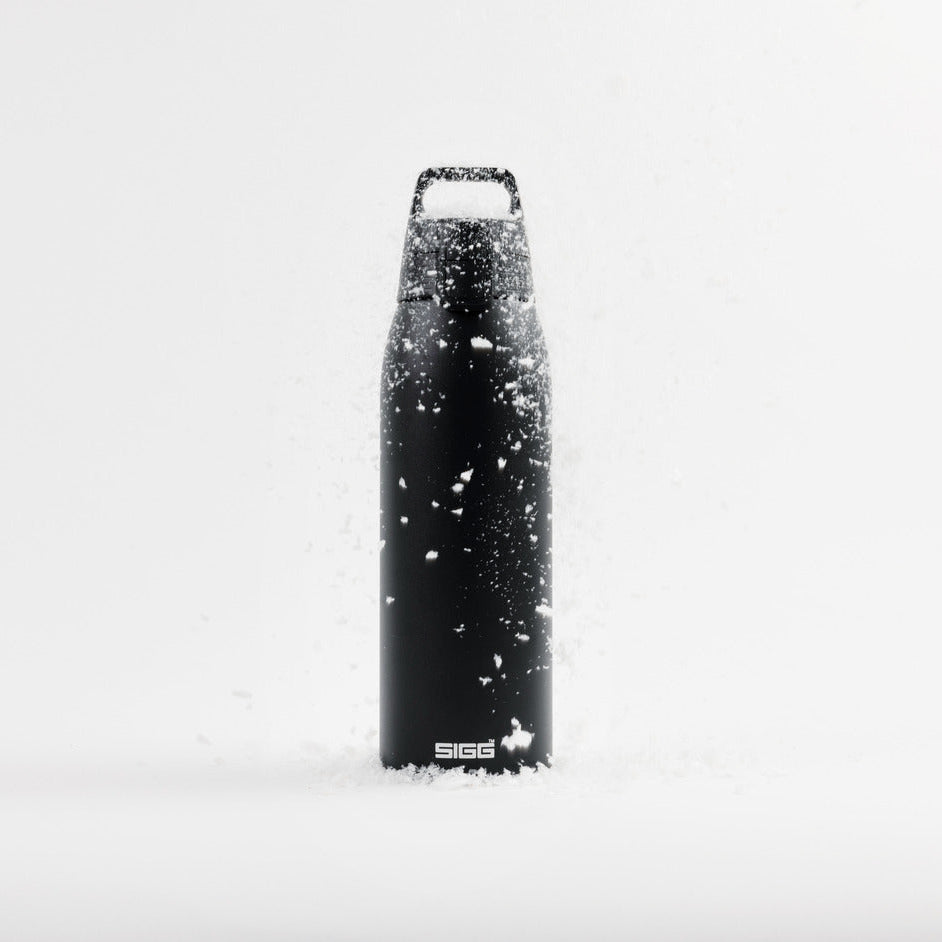 SIGG Shield Therm ONE Black 1L Lifestyle Foto 1