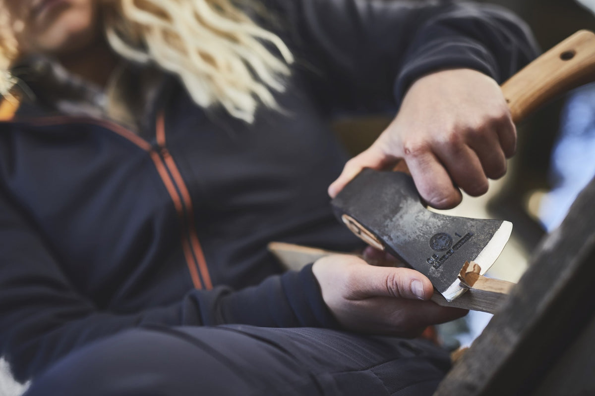 Hultafors Ågelsjön Mini-Beil mit Hickory-Stiel und Lederscheide – Ansicht 5
