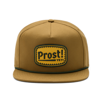 Prost Cap mit Kordel und flacher Krempe
