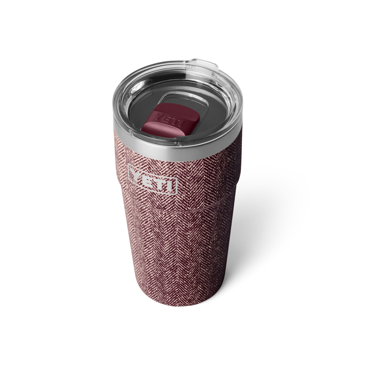 YETI Rambler 20 oz Stackable Cup Riverhead Red – Schrägansicht