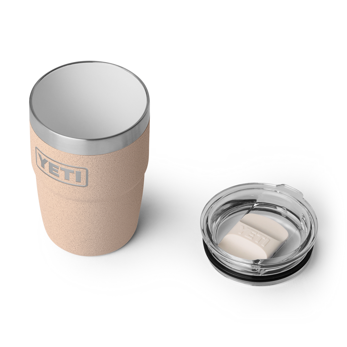 YETI Rambler 8 oz Stackable Cup Keramik-Tasse in Tahini – Schrägansicht mit Deckel